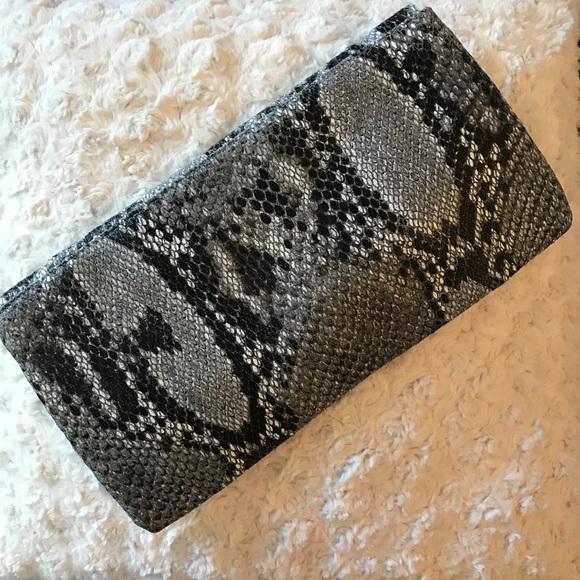 Trendy Python Clutch - Picture 2 of 4